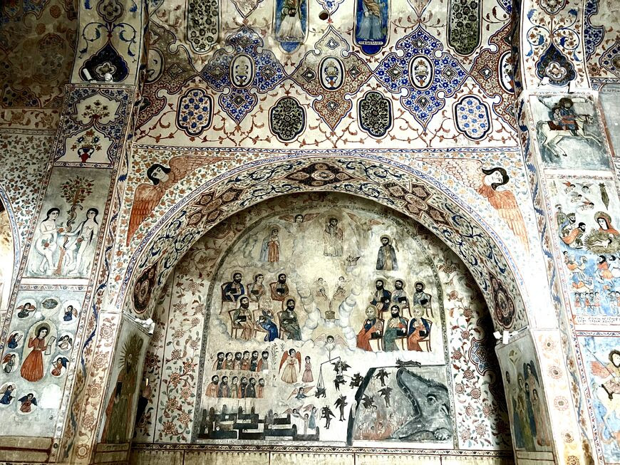 نفوذ پرژن در کلیسای سورپ هوهانس قرن هفدهم در شهر ارمنی مغری در مرز ایران در 20 ژانویه 2023 قابل لمس است