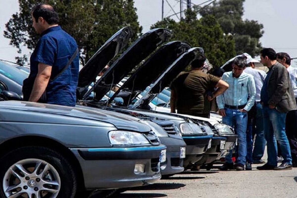دبیر انجمن واردکنندگان خودرو: وزارت صمت بازار را به انحصار مطلق کشاند