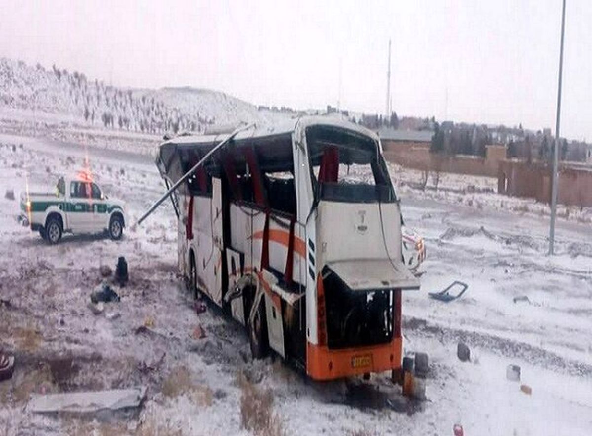 واژگونی اتوبوس در محور تربت‌حیدریه - مشهد ۳۲مصدوم برجای گذاشت