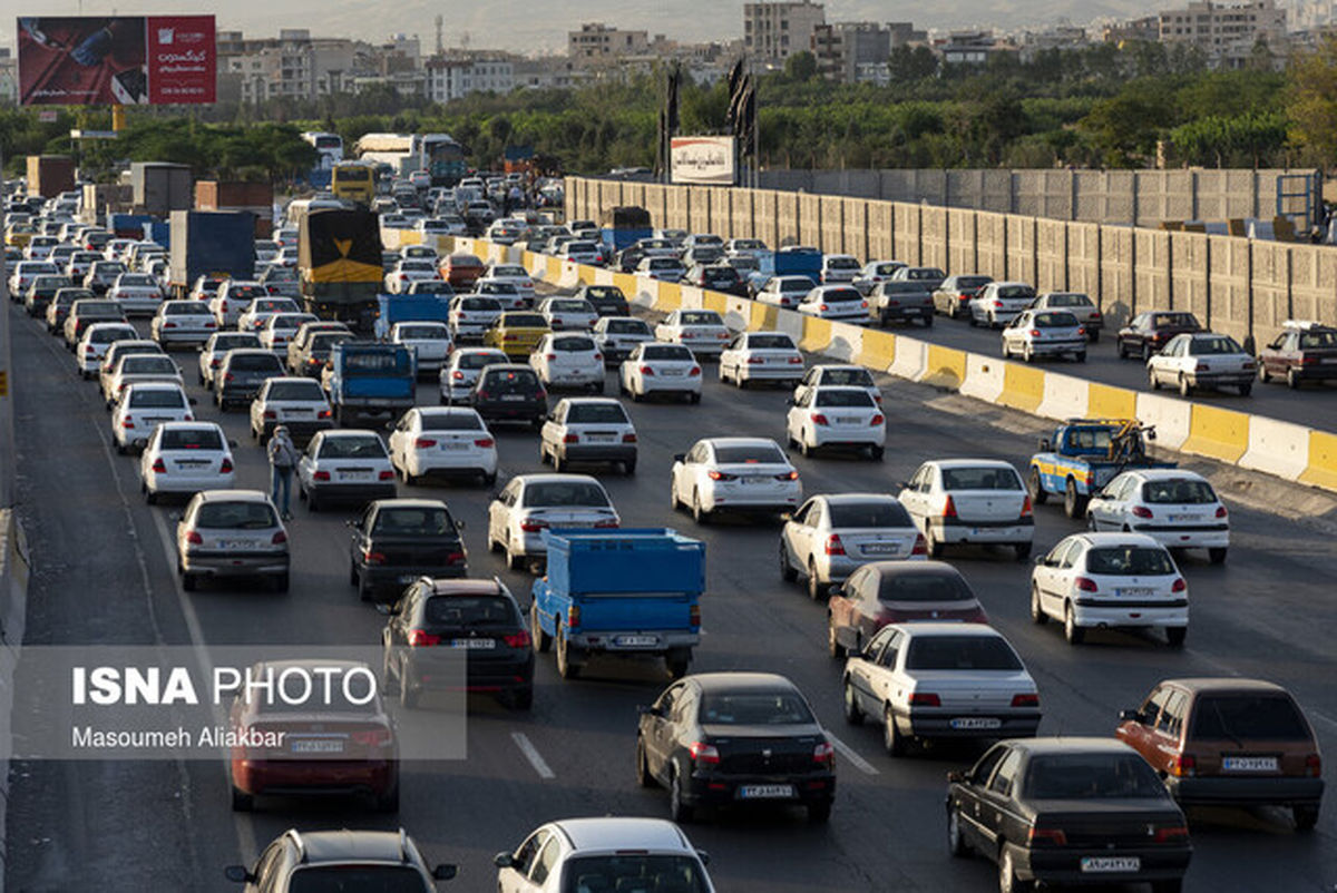 ترافیک سنگین در آزادراه قزوین - کرج/ ممنوعیت تردد در محورهای کندوان و هراز