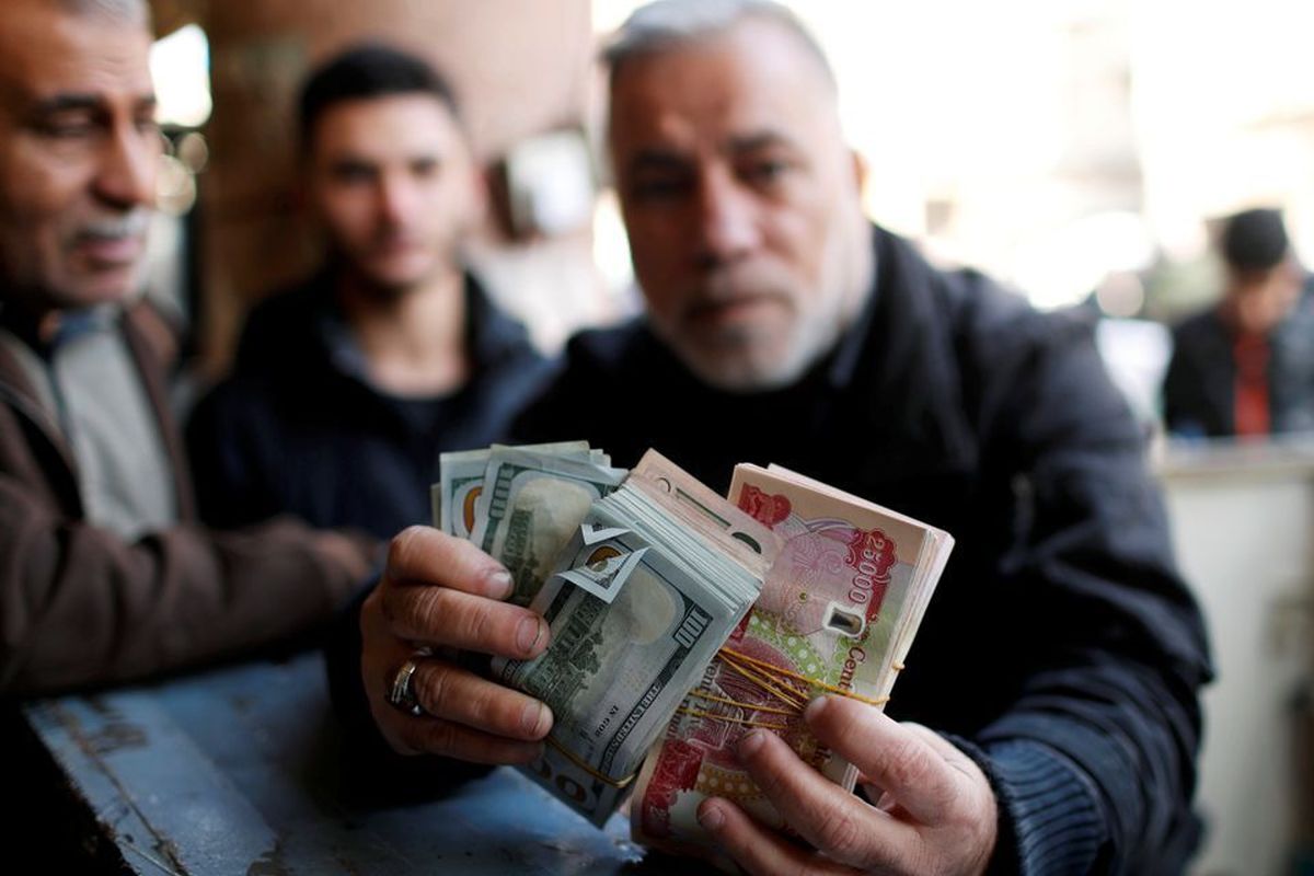 رویترز گزارش داد؛ بندبازی نخست‌وزیر عراق در ماجرای انتقال ارز به ایران