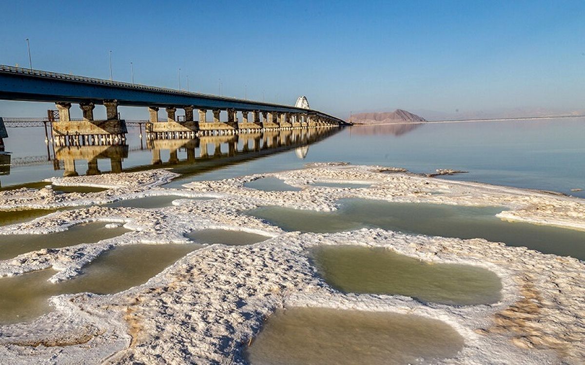 فیلم: احیای دریاچه ارومیه از همان راهی که خشک شد؟! 
شیپوری که دولت رییسی از سر گشاد می‌زند