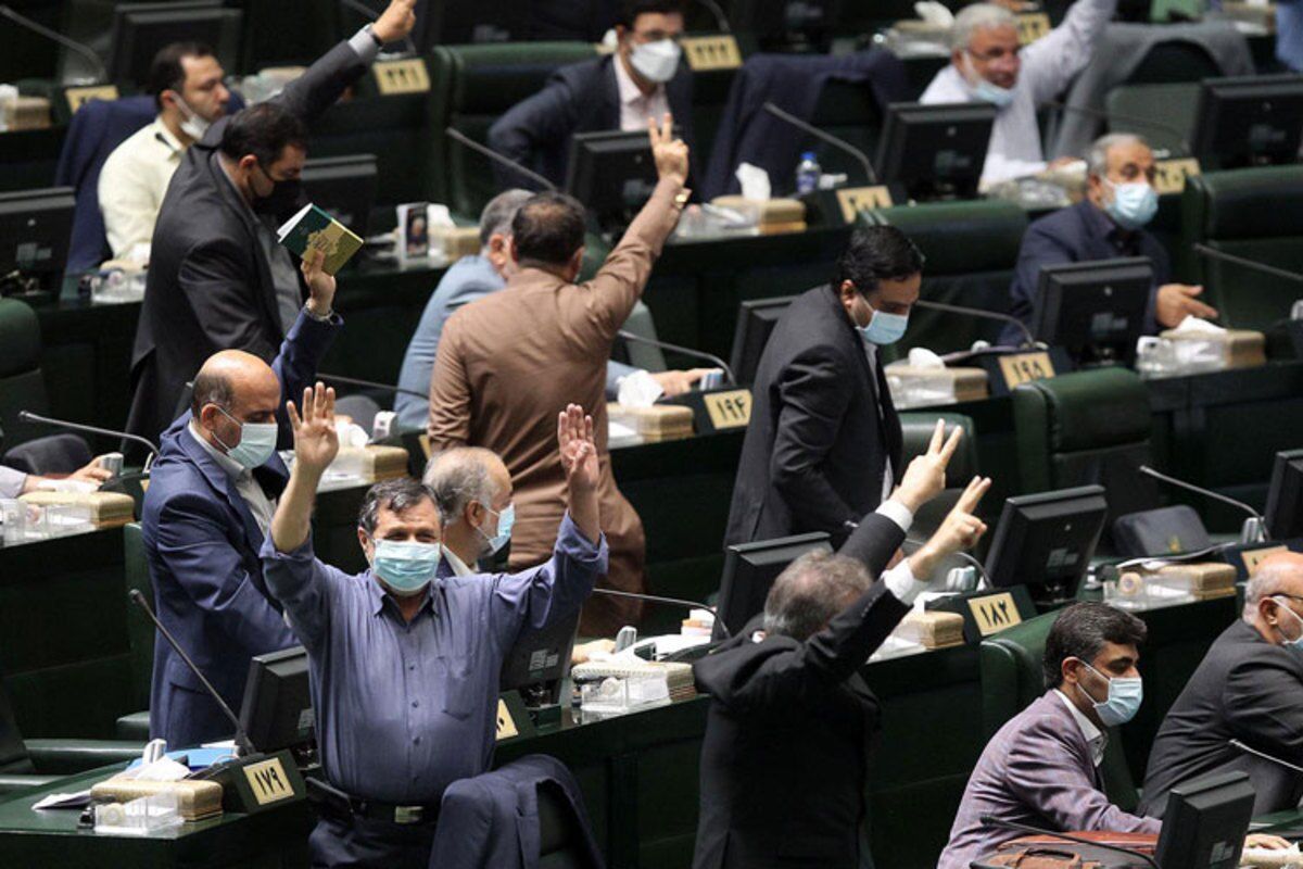 حمله کیهان به مجلس و دولت درباره ماجرای خودروهای شاسی‌بلند